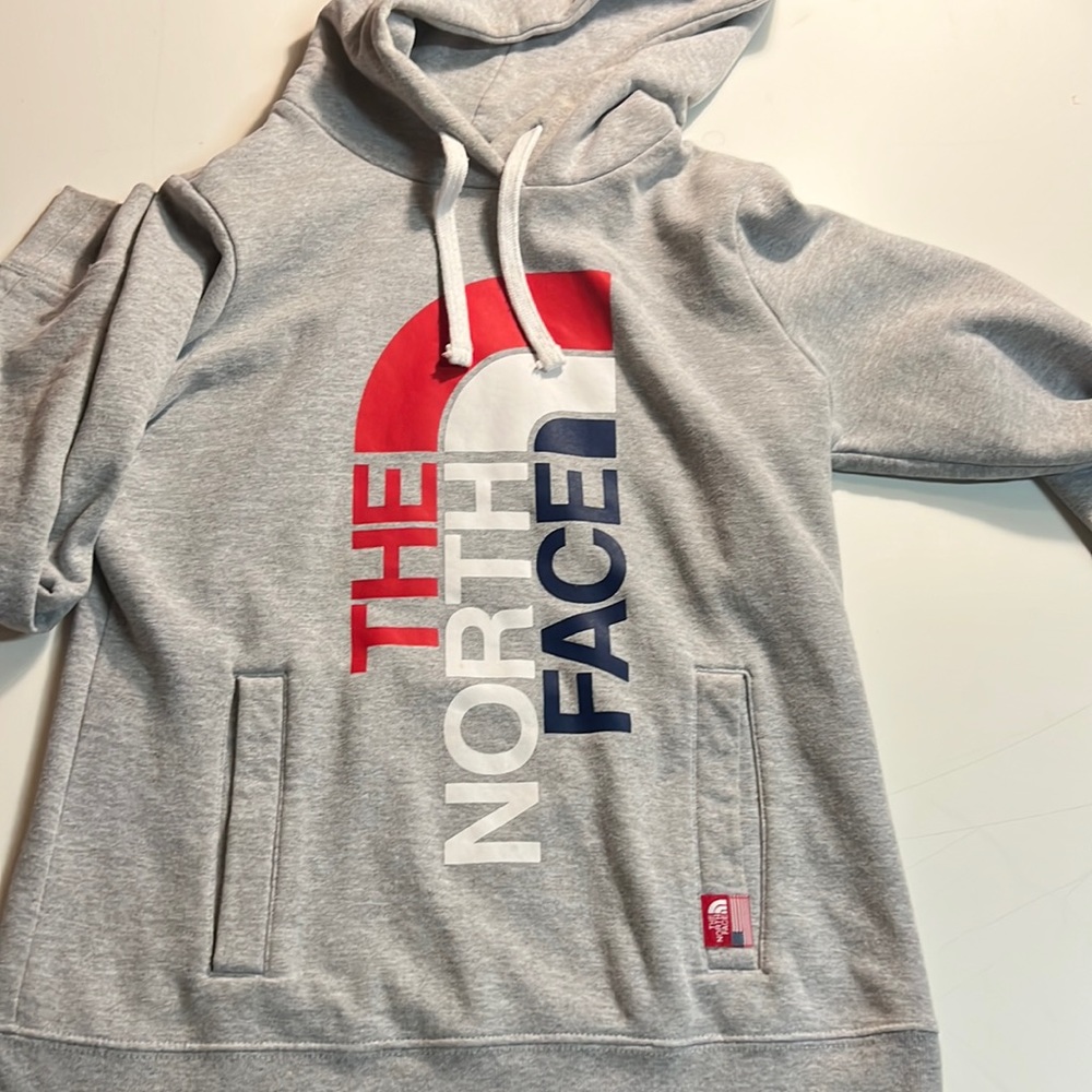 Small north face sweater pull over hoodie